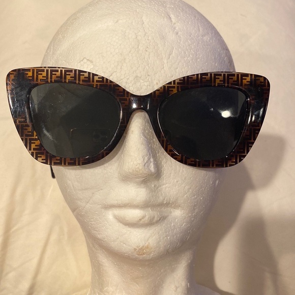 FENDI Havana cat eye ?️ sunglasses ?️ with case made in Italy F logo